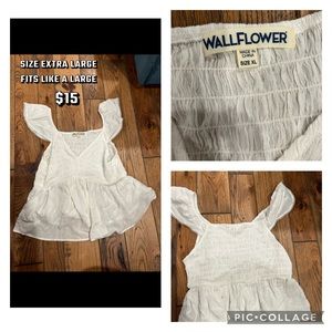 women’s white shirt